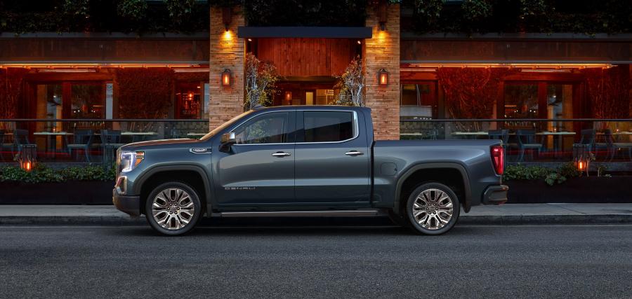  GMC Sierra Denali Crew Cab 2018 года  (фото 12 из 45)